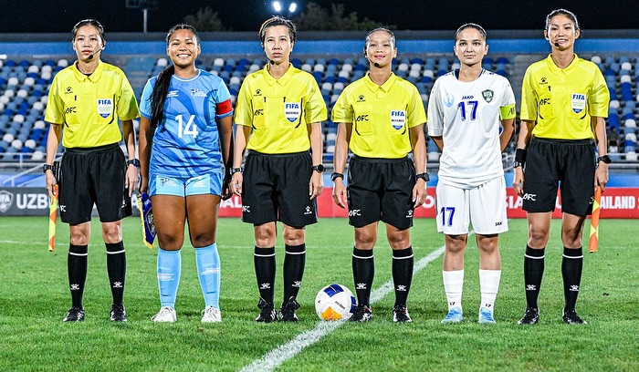 May be an image of 6 people, people playing soccer, people playing football and text that says '요 1 OFC FIFA FIFA FIFA OFC 17 JAKO OFC FIFA UZB K K LAOF AFC 17 乾'