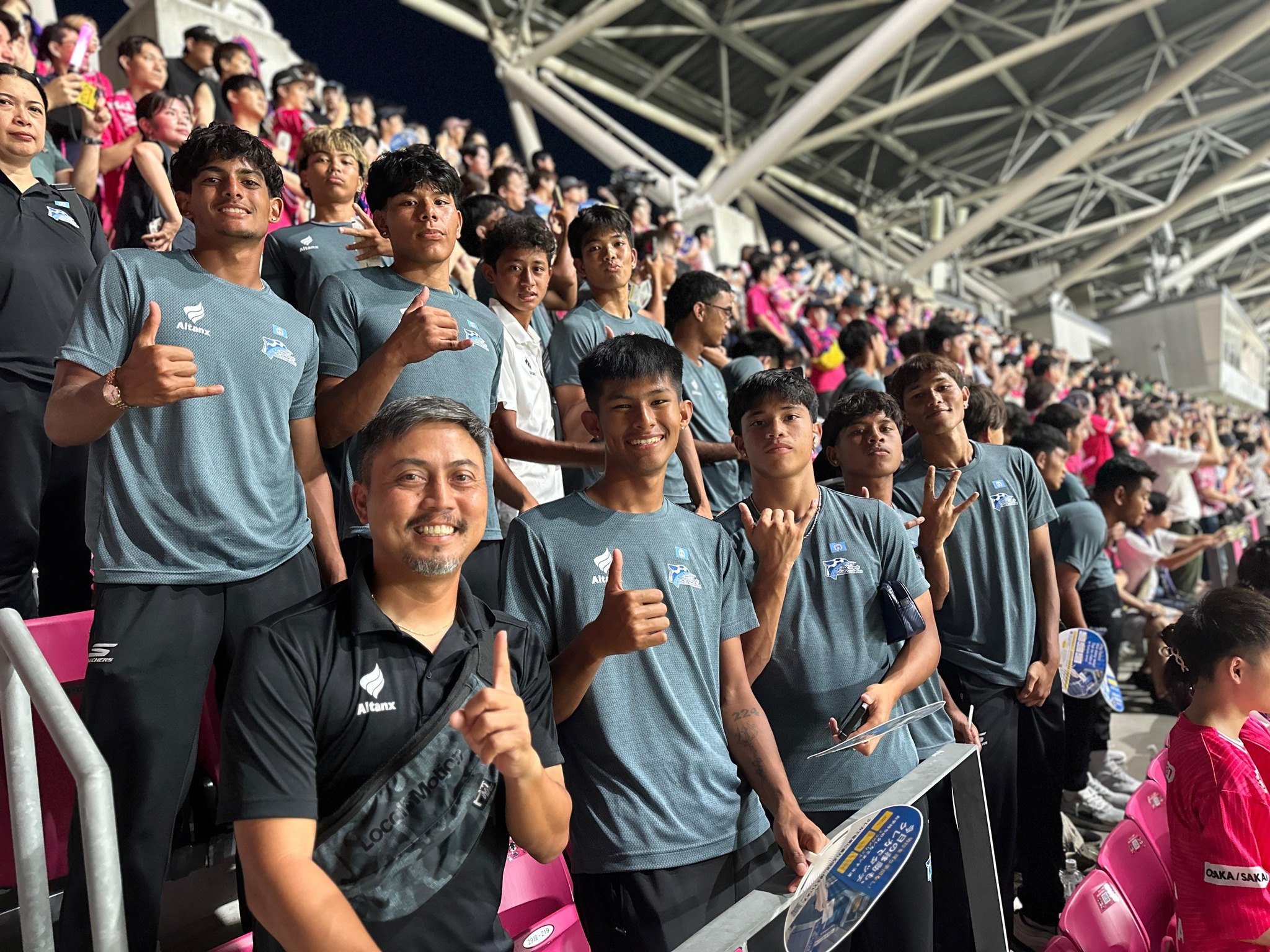 May be an image of 1 person, playing soccer and text that says 'Altana አዚቀቀ 桃 Altanx DSKA/SAK'