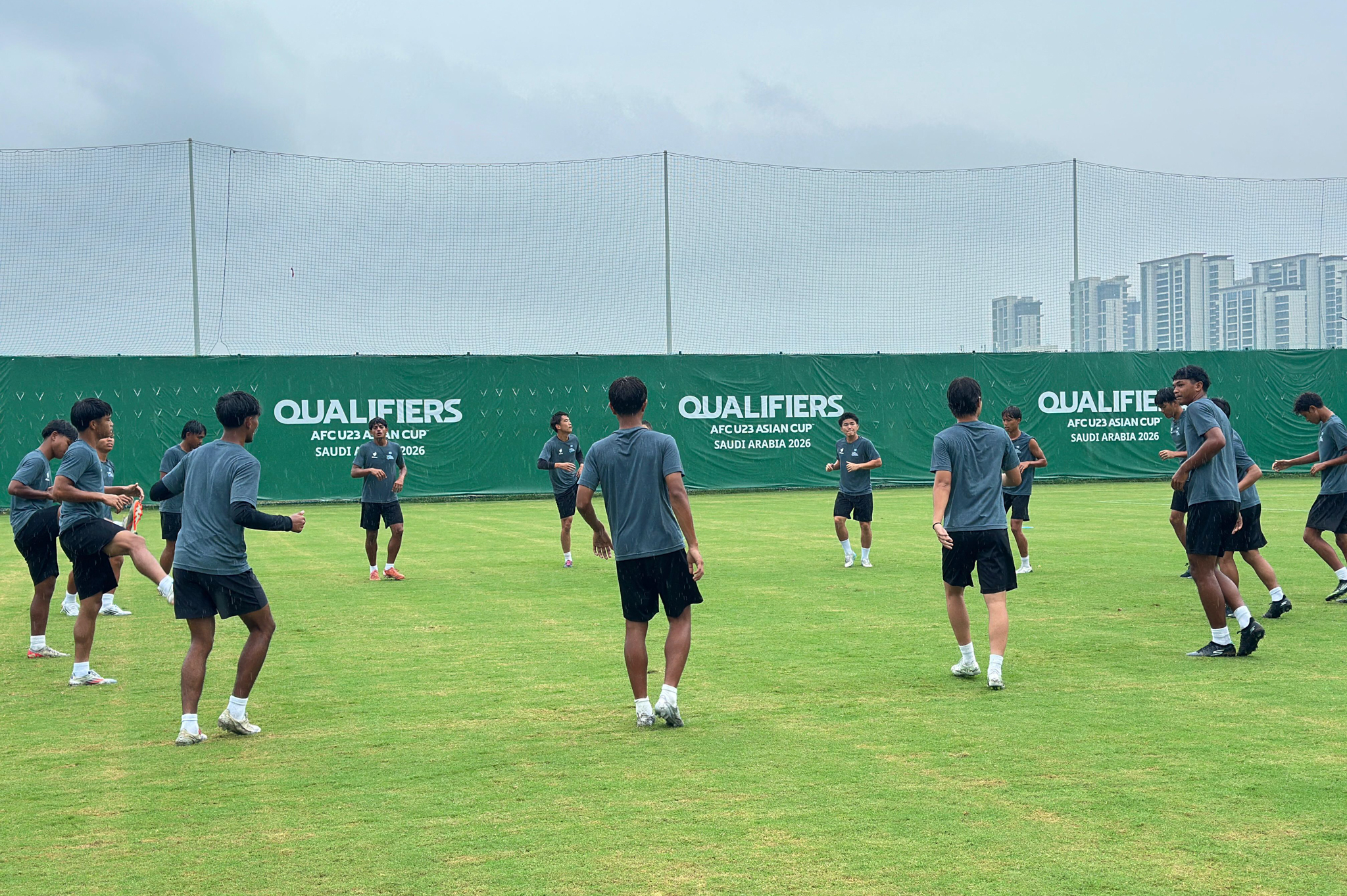 May be an image of 11 people, people playing football, people playing soccer and text that says 'QUALIFIERS AFCU23A DAN AAU ANCUP CUP SAUDIS 2026 QUALIFIERS AFCU23 AFCU23ASIANCUP SAUDE SAUDIARABTA2026 UDLARAETA 2026 職周證 QUALIFIE. AFCUZ3/SIANCLP AFCUZ3 SIANCUIP SAUDE ARABIA 2026'