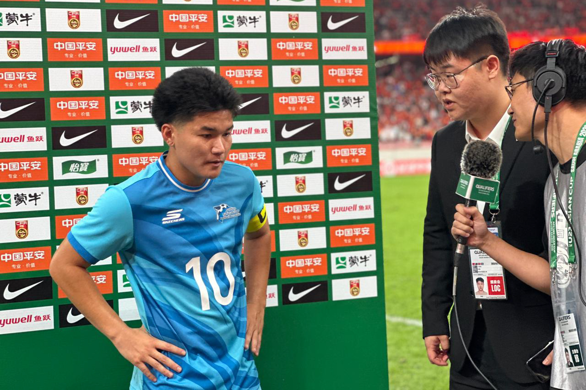 May be an image of 2 people, people playing soccer, people playing football and text that says '더씨 蒙牛 中國平安 中国平安 有业价值 yuwell 重跃 坚英牛 国平安 雪堂 价位 中国平安 中国平安 요: 作信 yuwell 優联 中国平安 中国平安 价値 29勢牛 中国平安 well 鱼跃 中国平安 国平安 专业价值 9剪牛 Jwell 鱼联 怡寶 中国平安 中国平安 蒙牛 怡寶 中國平安 物・心告 PER 中 ® BREENERS 中国平安 专止 检值 中国平安 yuwell 訳 CUALFERS SAUDE 安 ဗိ့ 中国平安 yuwell 鱼跃 中国平安 食一0. 坚勢牛 紙 HH መ 10 委曲 LOC 生'