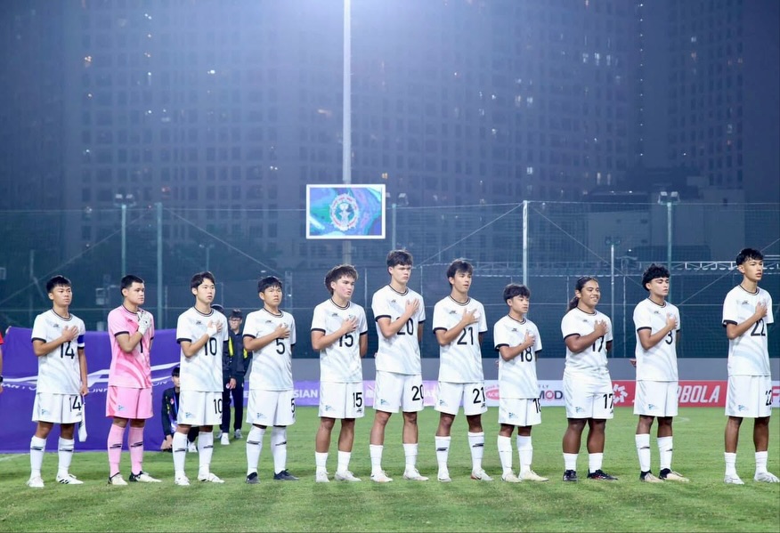 May be an image of soccer, football and text that says 'C21 21 SIAN 15 20 21 21 MOD 1ች BOLA'