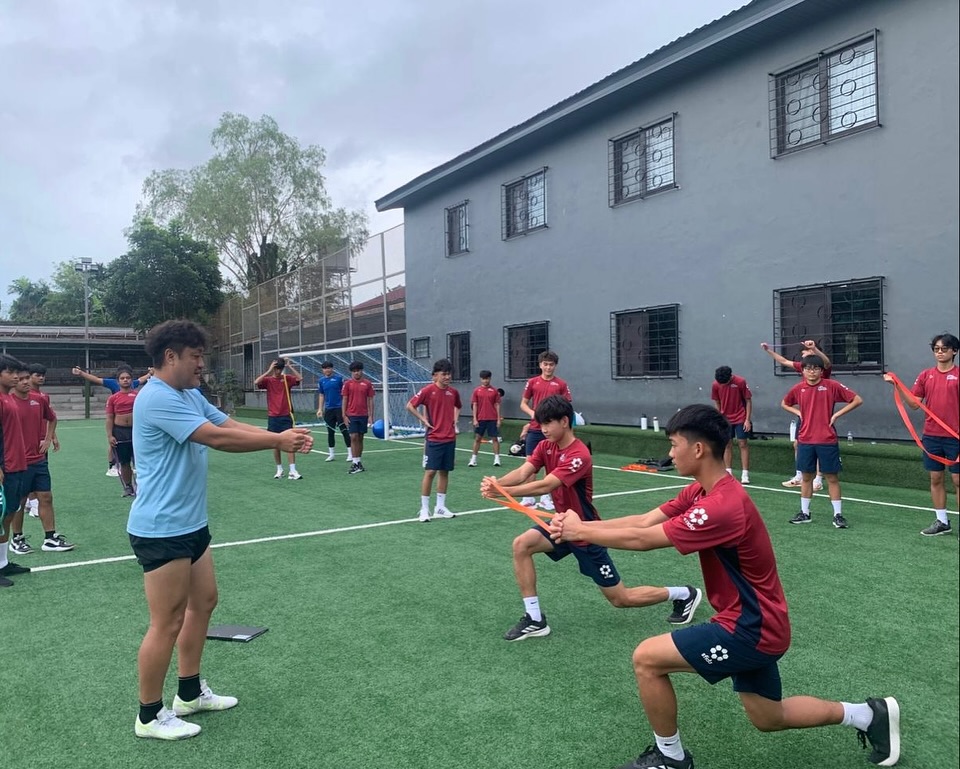 May be an image of soccer and football