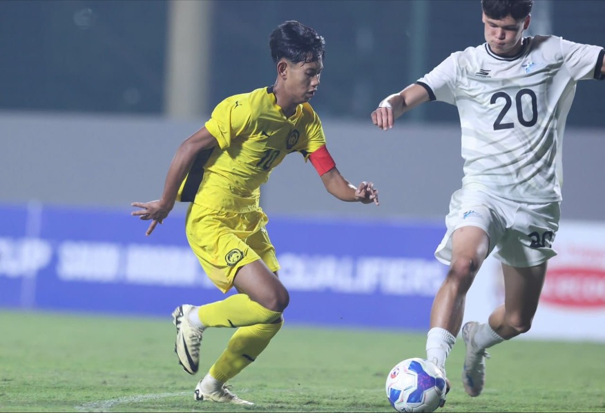 May be an image of soccer, football and text