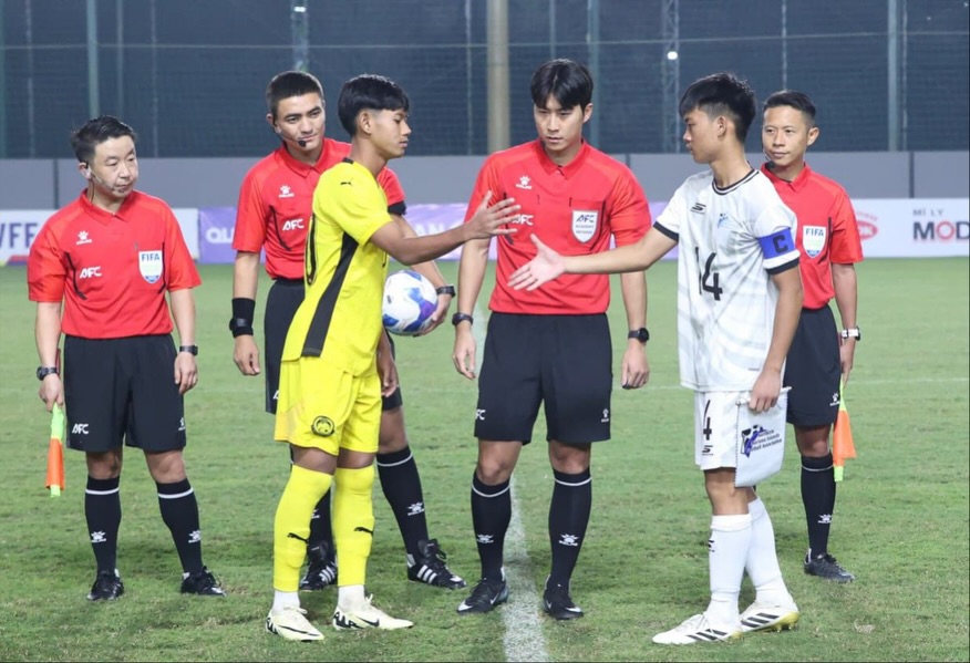 May be an image of soccer, football and text that says 'FF DFC FIFA QU FC FIFA Mi MOI AFC'