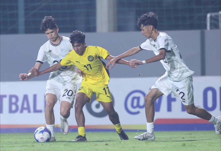 May be an image of soccer, football and text that says '17 20 13 BAL @イド @AF3L0 10 O @'