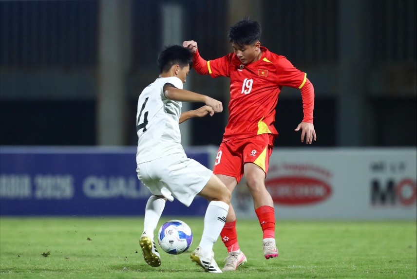 May be an image of soccer, football and text