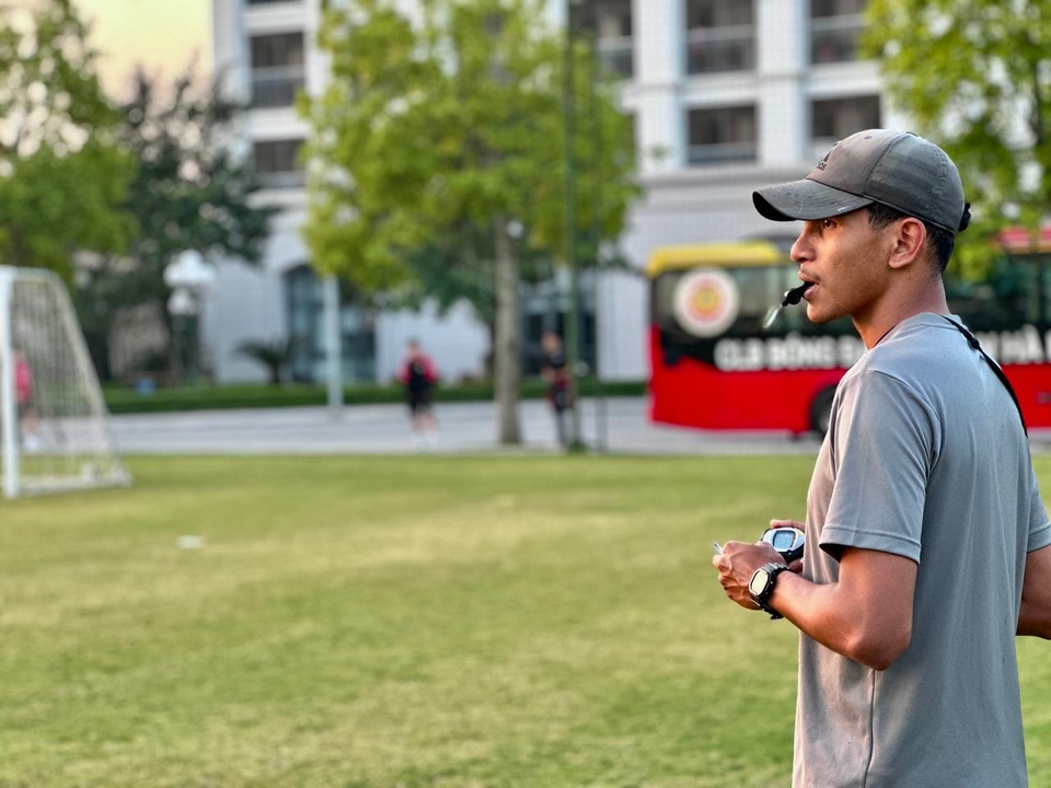 May be an image of soccer, football, frisbee and grass